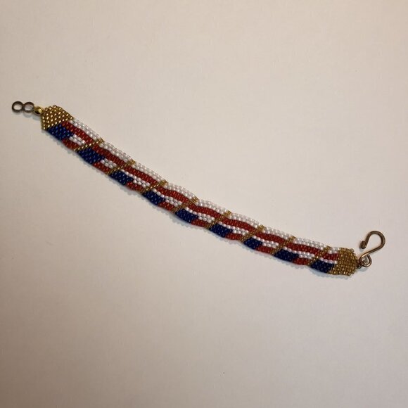 Handcrafted Beaded American Flag Patriotic Bracelet 7.5 inches - Picture 8 of 8